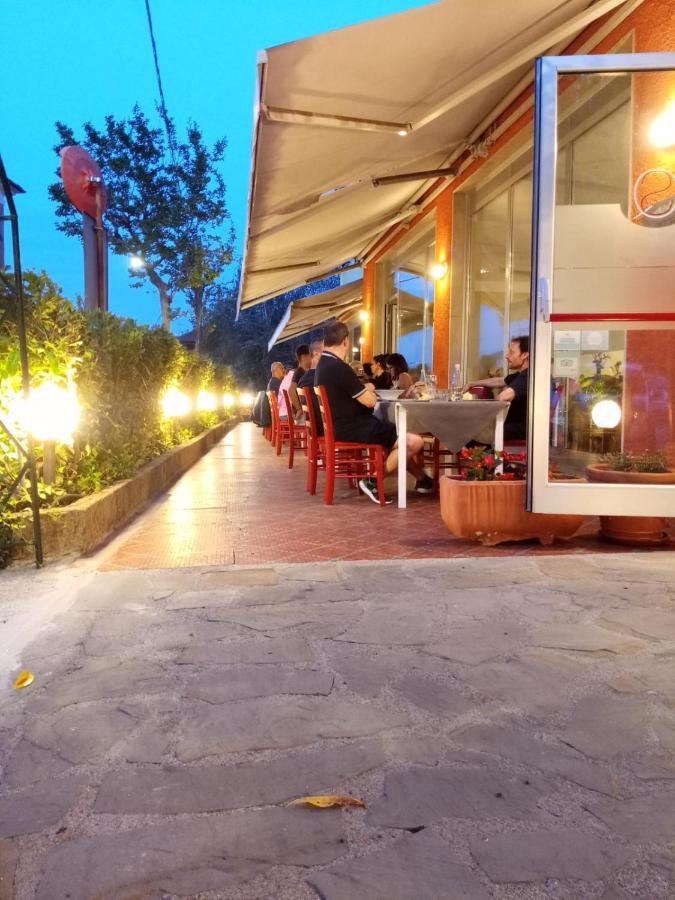Hotel San Quirico Locanda Ristorante Pizzeria Barbarasco Zewnętrze zdjęcie